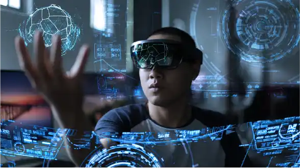 Hombre con gafas de realidad aumentada y hologramas
