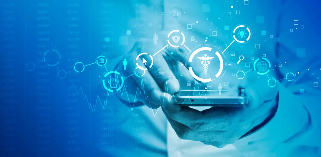 Manos con smartphone mostrando iconos de telemedicina