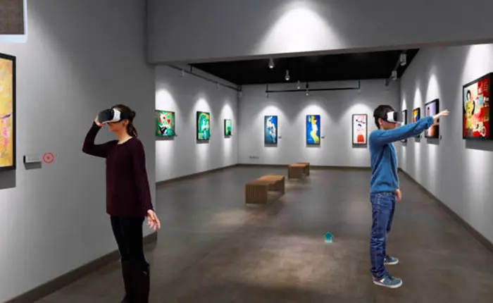 Experiencia inmersiva con realidad virtual en una exposición de arte