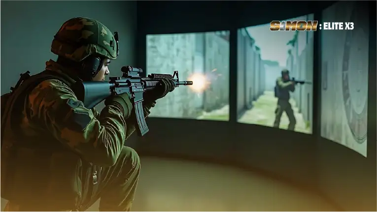 Soldado arrodillado disparando en simulador polígono de tiro virtual SIMON: ELITE X3